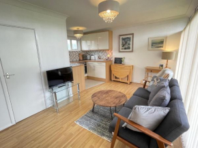 Broadside Holiday Chalet near Broads & Beaches-Pets go free